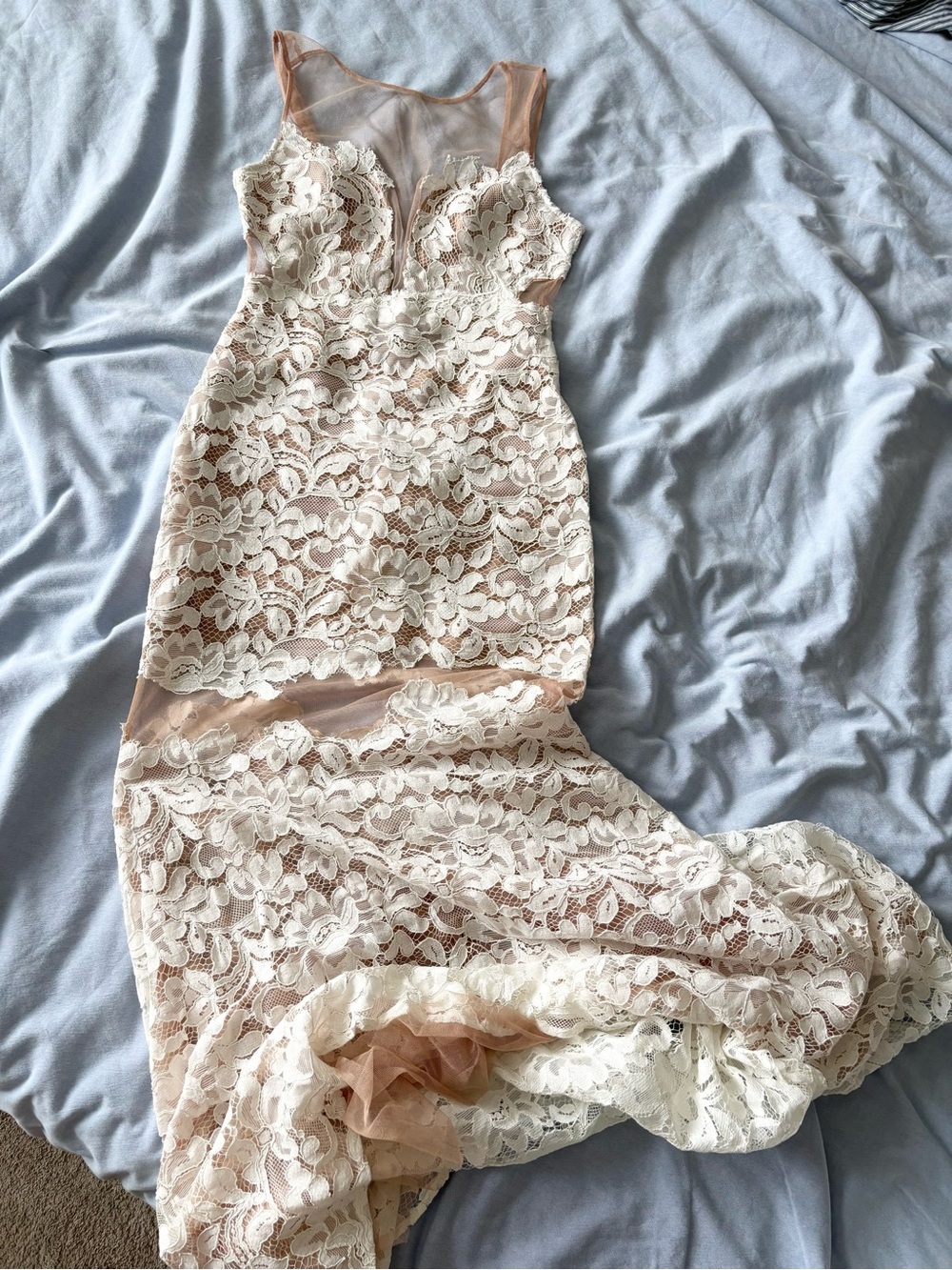 ✨💍NWT✨💍 BCBG LACE WEDDING GOWN SZ:4 - Picture 4 of 11